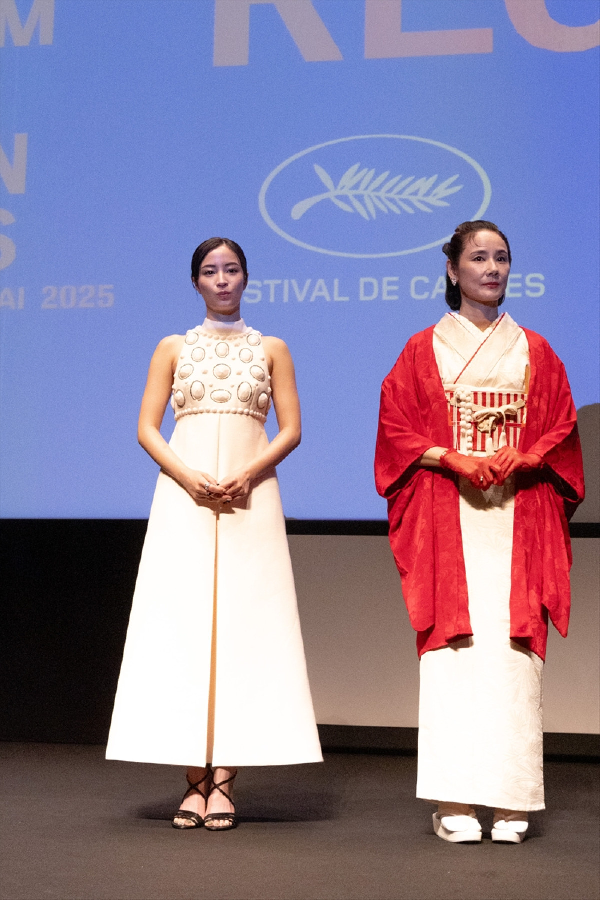 広瀬すず、白のノースリーブドレスで10年ぶりにカンヌ降臨「今回は思う存分楽しみながら浸りたい」