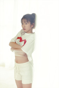 超ときめき宣伝部・小泉遥香、腹チラ＆水着姿も！　1stソロ写真集先行カット4枚解禁