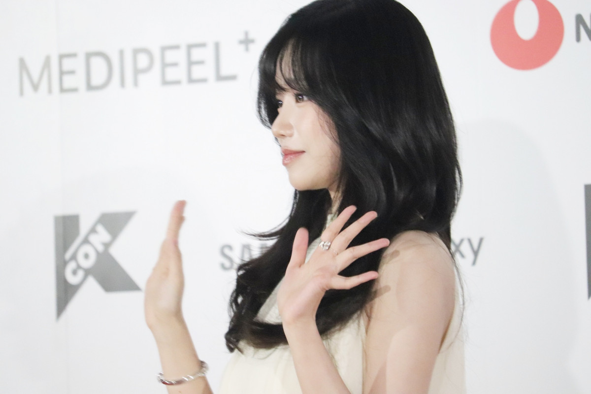 「KCON JAPAN 2025」のレッドカーペットに登場したチョ・ユリ＿20250509【二次使用不可】