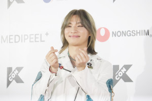【二次使用不可】「KCON JAPAN 2025」のレッドカーペットに登場したD-LITE　20250509