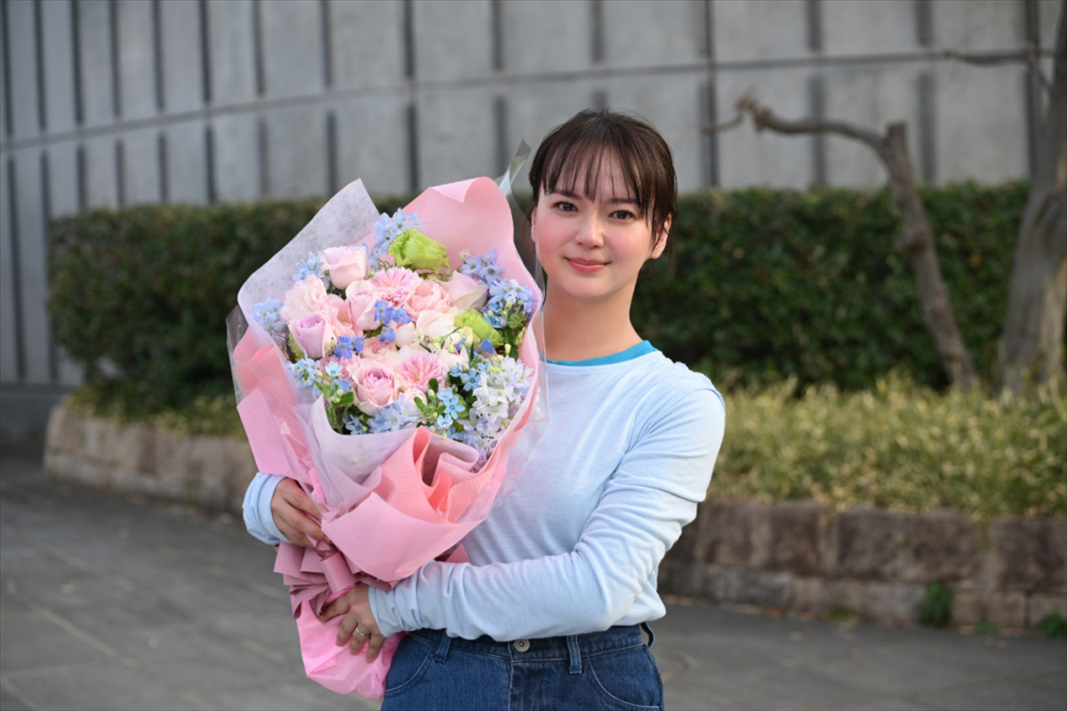 ドラマ『対岸の家事～これが、私の生きる道！～』のクランクアップを迎えた多部未華子