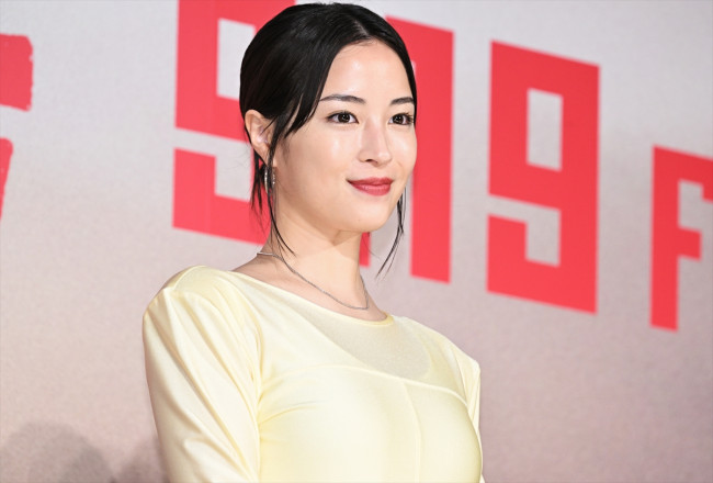 広瀬すず、映画『宝島』完成報告会見に登場