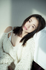 『上戸彩写真集 Midday Reverie』先行カット