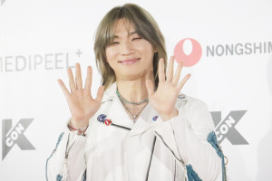 【二次使用不可】「KCON JAPAN 2025」のレッドカーペットに登場したD-LITE　20250509