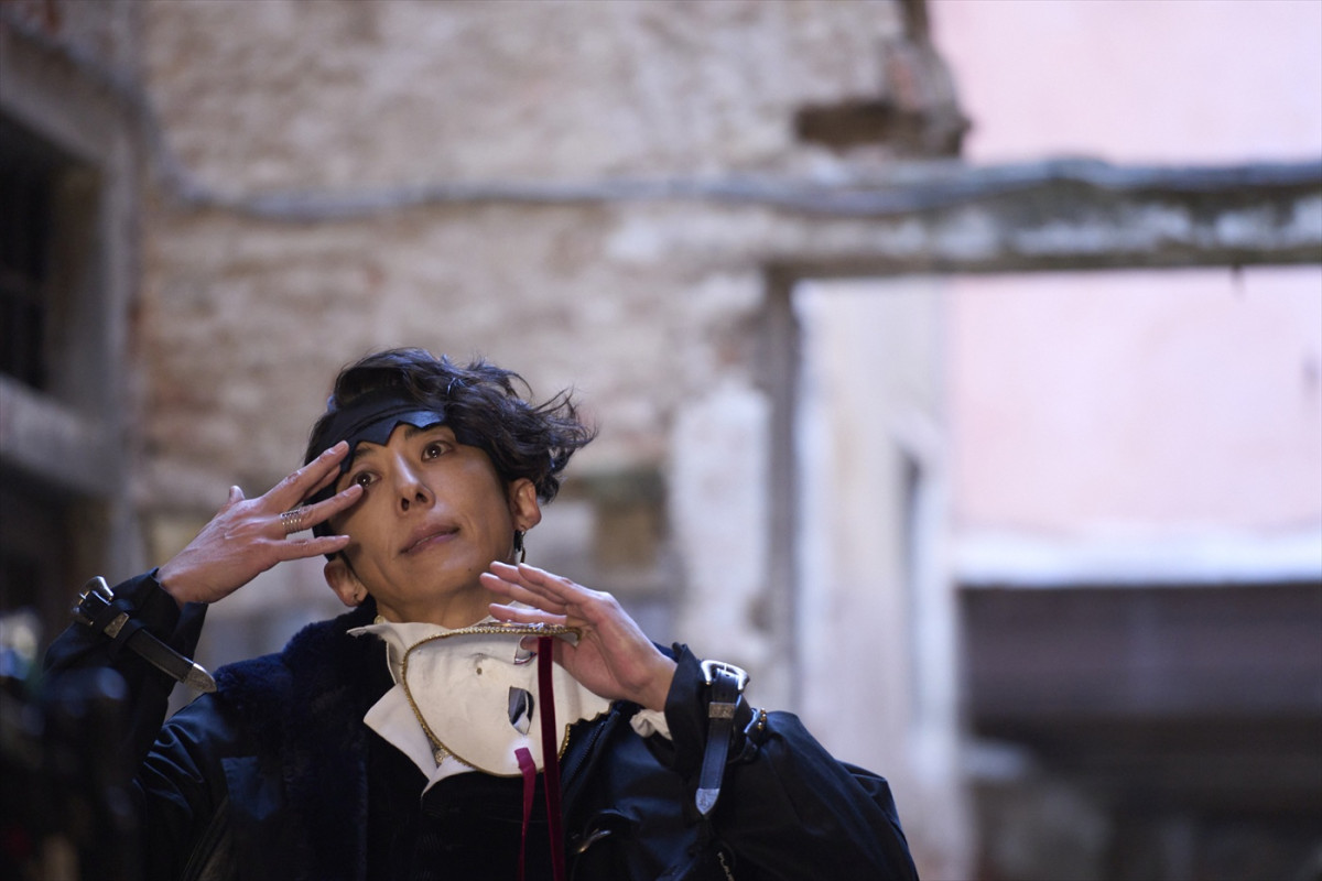 高橋一生が流ちょうなイタリア語を披露！　『岸辺露伴は動かない　懺悔室』ヴェネツィアでの露伴を捉えた本編映像
