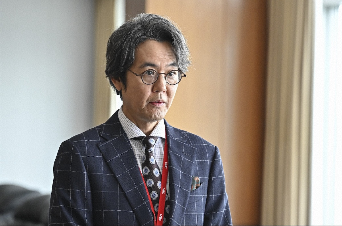 『キャスター』第9話　“進藤”阿部寛、スキャンダル発覚後も取材を継続　番組を揺るがす大事件が発生