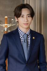 ドラマ『僕達はまだその星の校則を知らない』に出演する許豊凡（INI）