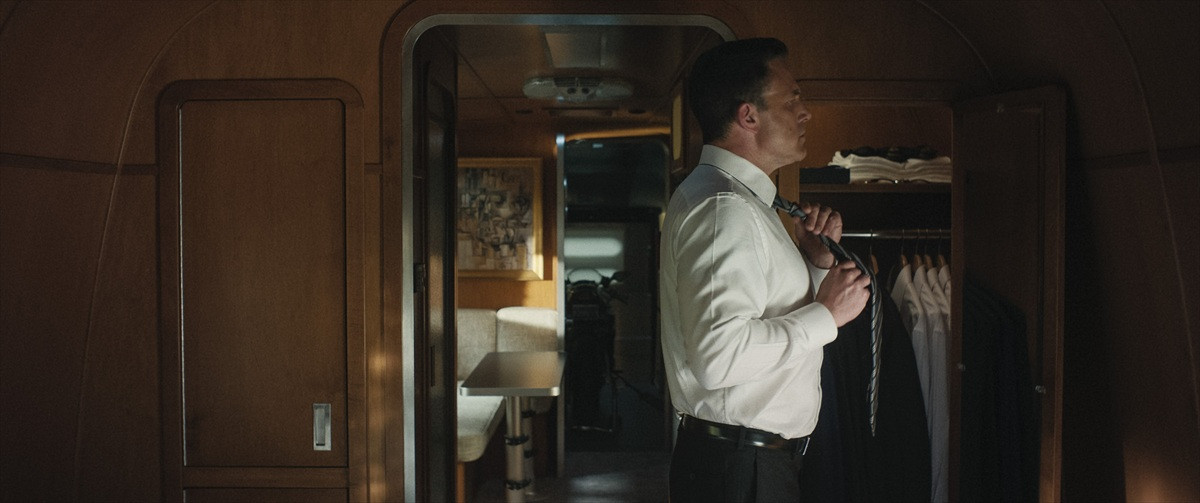 ベン・アフレック主演・製作＆マット・デイモン製作総指揮『ザ・コンサルタント2』6.5配信！　超危険な“弟”が予告に登場