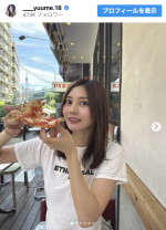 林ゆめ、大きなピザと無邪気スマイルを披露　※「林ゆめ」インスタグラム