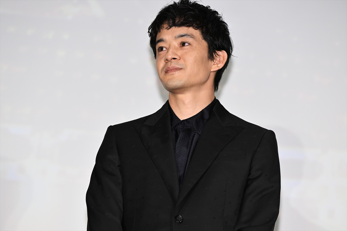 小栗旬、映画『フロントライン』初日に喜び「勇気をもらえる映画」　DMATへエールも