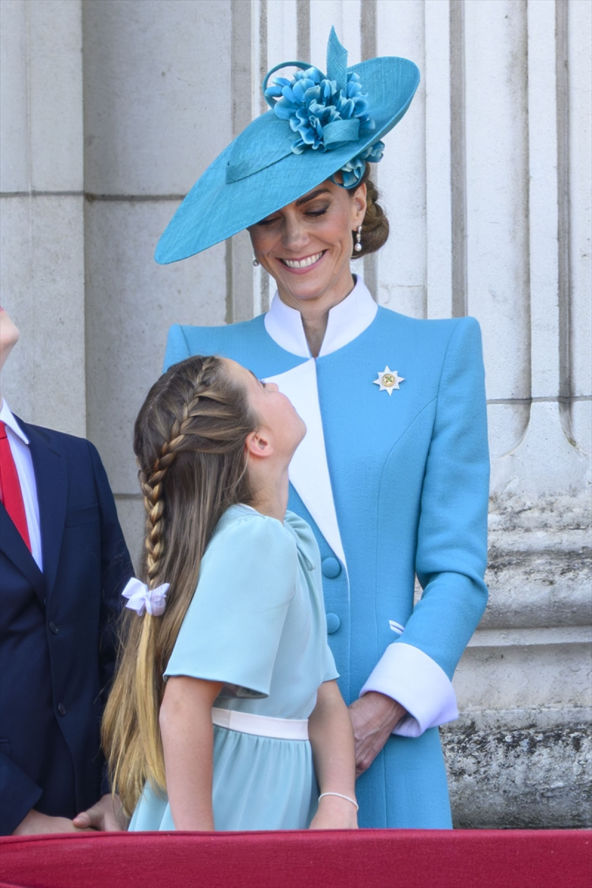 英キャサリン妃＆シャーロット王女、アクアブルーの母娘コーデでトゥルーピング・ザ・カラーに登場