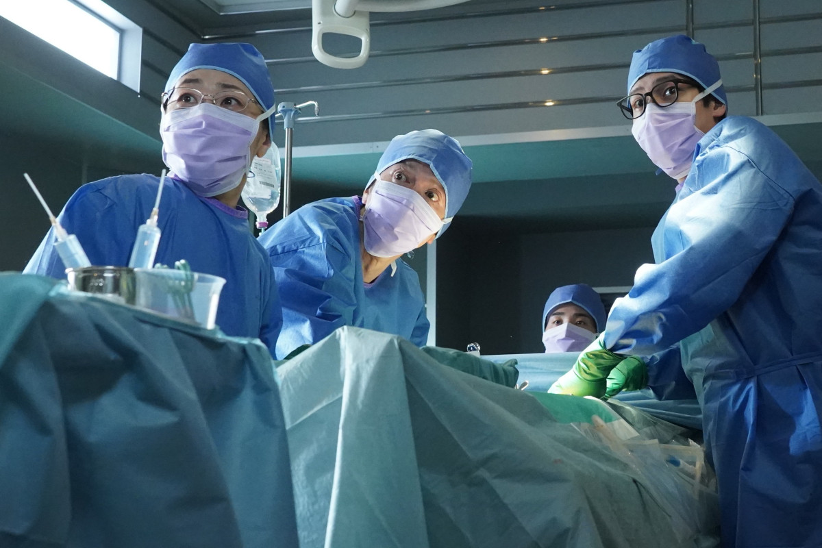 『Dr.アシュラ』第8話　“保”佐野晶哉、“朱羅”松本若菜のカルテを見つける