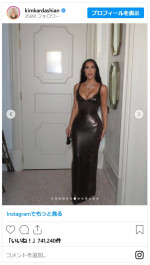 キム・カーダシアン、Amazon創始者ベゾスの豪華挙式で纏った巨大ダイヤのネックレスをシェア※「Kim Kardashian」インスタグラム
