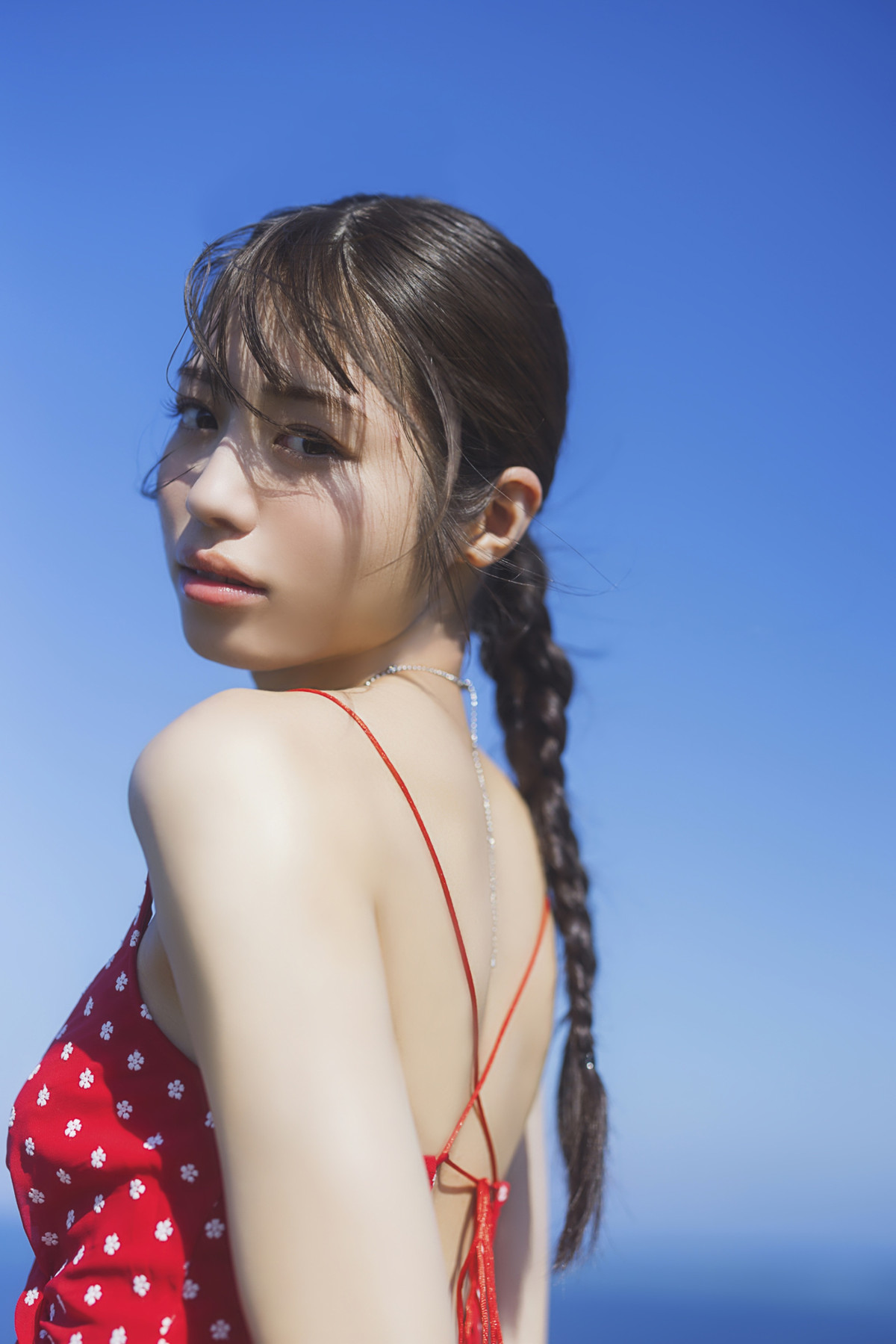Peel the Apple・浅原凜の1st写真集『凜』(扶桑社)よりアザーカット