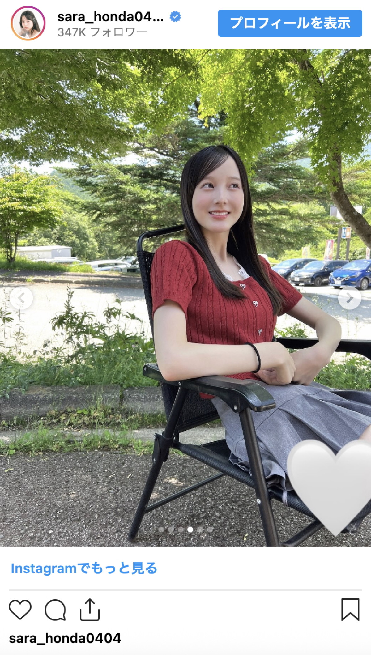 本田紗来、涼しげミニスカコーデに絶賛の声「色白で細くて可愛い」「脚もキレイ」