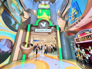 【フォト特集】リニューアルオープン前の「ディズニーストア 東京ディズニーリゾート店」へ潜入！　25周年を記念した特別なグッズまとめ