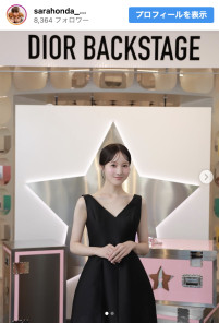 本田紗来、美しいデコルテがあらわのブラックドレス姿　※「本田紗来マネージャー」インスタグラム