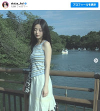 池田エライザ、ノースリーブ姿で“母と散歩”　※「池田エライザ」インスタグラム