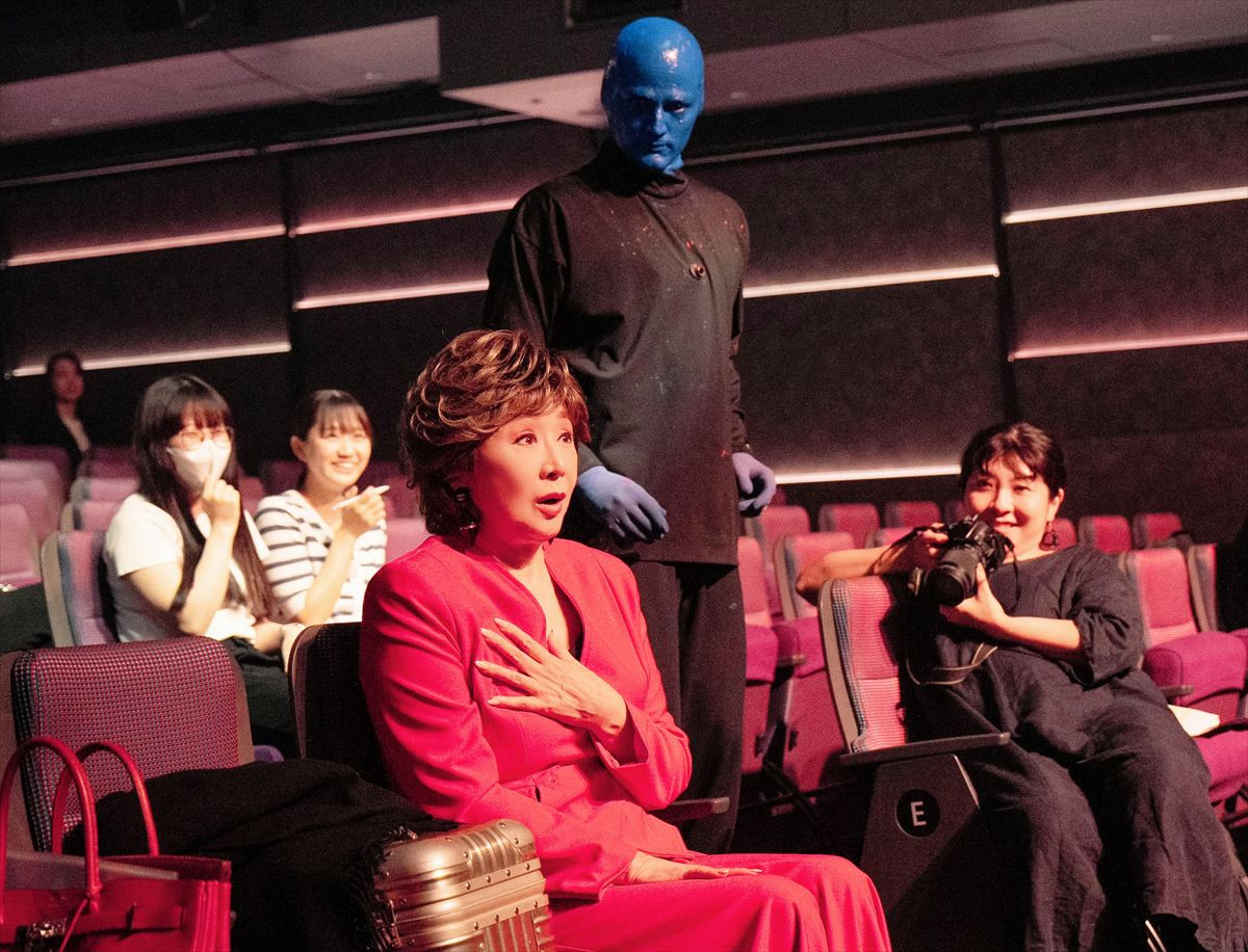 『ブルーマングループ2025 新宿公演』開幕！　小林幸子ら観劇「何回見ても面白い」