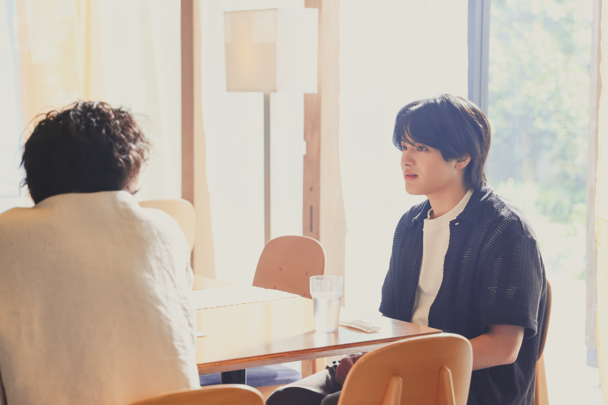 “乙葉”島崎遥香、「レンアイ」カミングアウト！　『もしレン』第4話場面写真到着　原作者書き下ろしイラストも