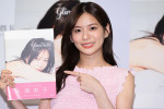 『永瀬莉子1st写真集 glimmers』発売記念イベントに出席した永瀬莉子