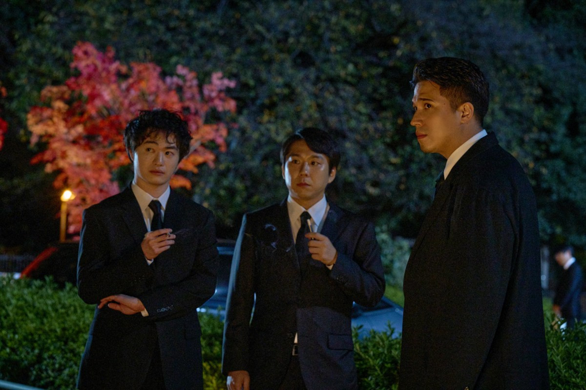 『ブラック・ショーマン』福山雅治＆有村架純による“叔父姪”バディの最新写真解禁