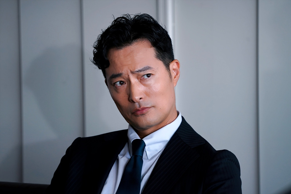 『DOCTOR PRICE』第6話、“鳴木”岩田剛典の父に罪をなすりつけた黒幕が判明！　第7話から新章開幕＆出演者解禁