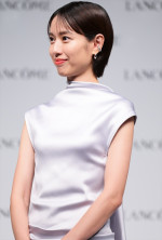 戸田恵梨香、ランコム新製品“回復科学発想の化粧水”「ジェニフィック アルティメ エッセンス ローション」ブランドムービー発表会に登場
