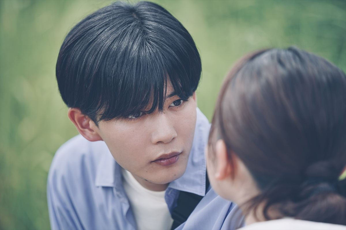 長尾謙杜の目に宿る“疑惑”と“恋心”――『恋に至る病』等身大な表情切り取る場面写真解禁