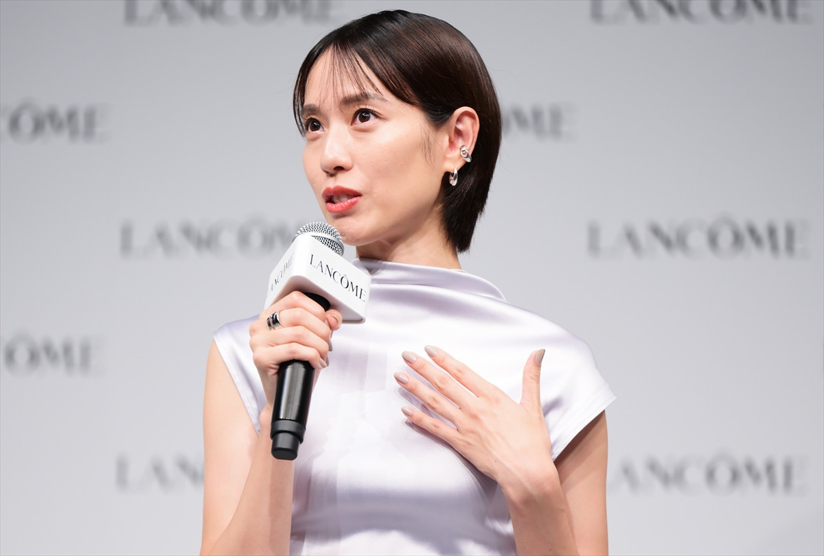 戸田恵梨香、美麗ドレスで登場　自身のリカバリー方法を明かす
