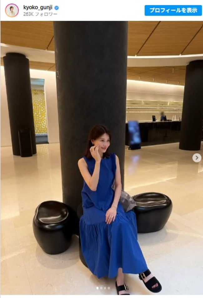 佇まいが優雅、美しい…郡司恭子アナの夏コーデ　※「郡司恭子」インスタグラム