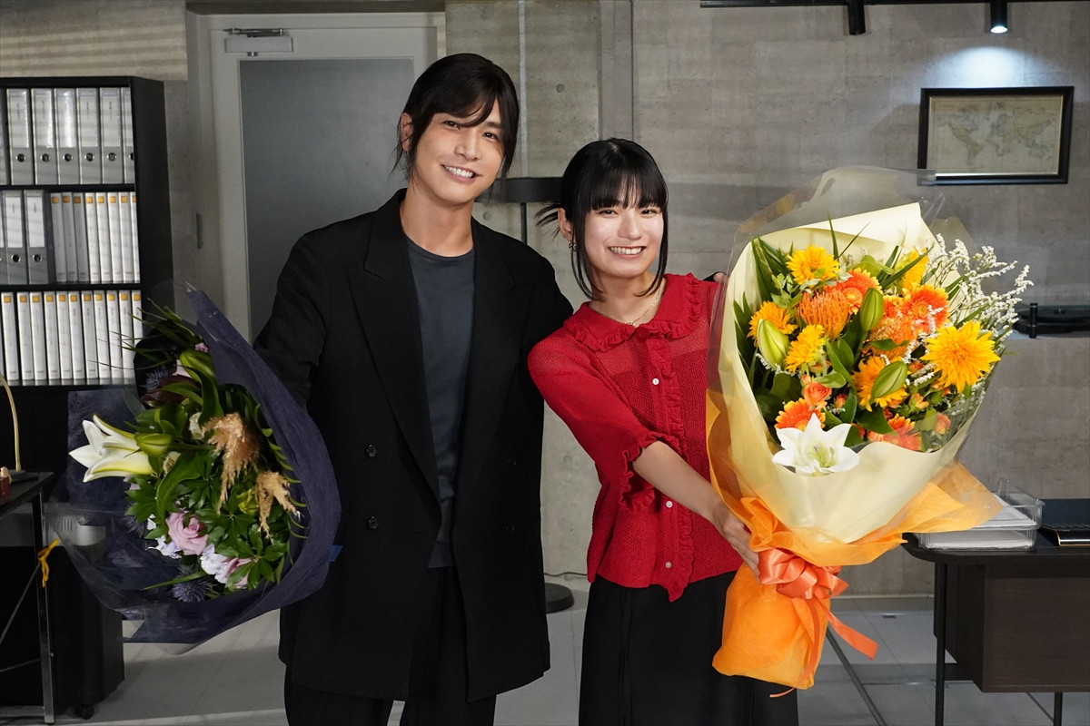 ドラマ『DOCTOR PRICE』クランクアップを迎えた岩田剛典&蒔田彩珠