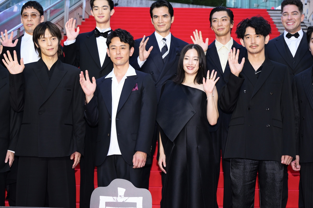 妻夫木聡、広瀬すず、窪田正孝ら豪華キャスト、映画『宝島』東京プレミアに登場