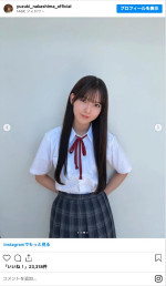 制服姿がかわいすぎる櫻坂46・中嶋優月　※「中嶋優月」インスタグラム