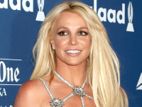 ブリトニー・スピアーズ、犬のフンだらけの豪邸を披露　ザワつくファンに「恥を知れ！」と反論