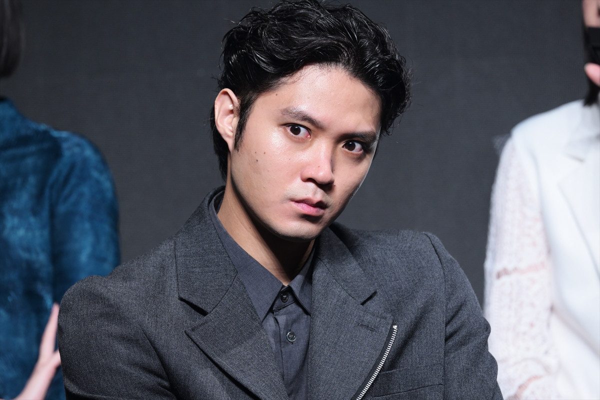 磯村勇斗、『今際の国のアリス』で共演の毎熊克哉と相思相愛「ずっとバディ」「もう離れられない」