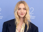 アマンダ・サイフリッド、ジュリア・ロバーツのコーデを丸パクリ！？