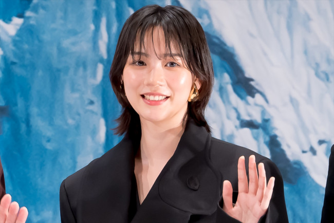 のん、映画『てっぺんの向こうにあなたがいる』完成披露試写会に登場