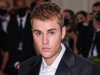 ジャスティン・ビーバー、よちよち歩きの息子ジャック・ブルースの姿を公開