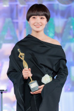 奈緒、『東京ドラマアウォード2025』授賞式に登場