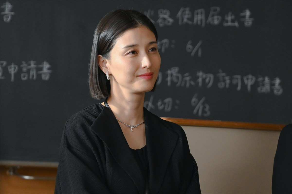 『フェイクマミー』第4話 “茉海恵”川栄李奈、“薫”波瑠の妹として学校のファミリーデーに参加