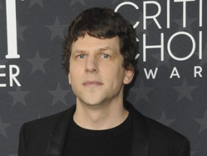 ジェシー・アイゼンバーグ、見知らぬ人に腎臓を寄付