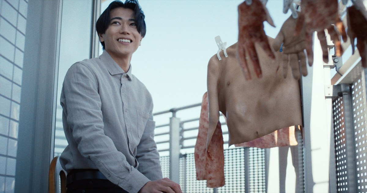 衝撃の“人間椅子”の全貌が明らかに 『インコンプリート・チェアーズ』海外版ビジュアル&新写真公開