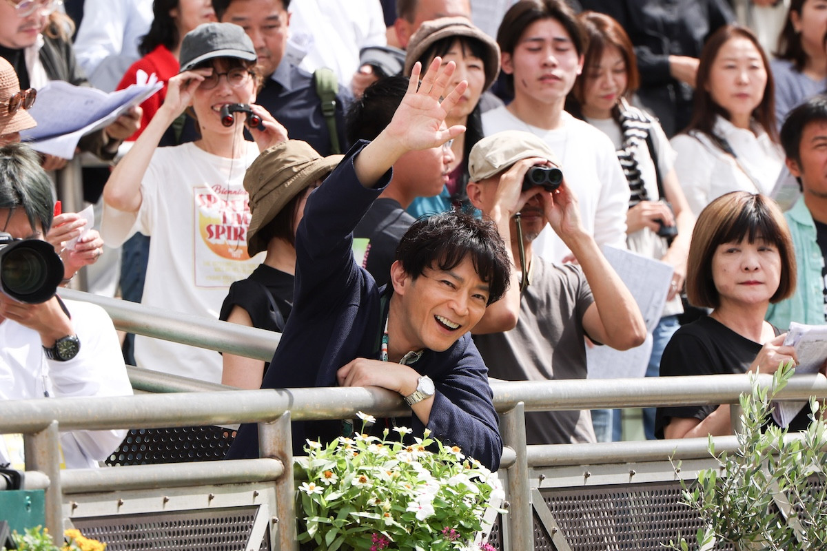 『ザ・ロイヤルファミリー』第2話 “栗須”妻夫木聡、優秀な調教師“広中”安藤政信と対面