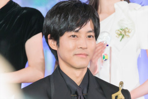 松坂桃李、『東京ドラマアウォード2025』授賞式に登場