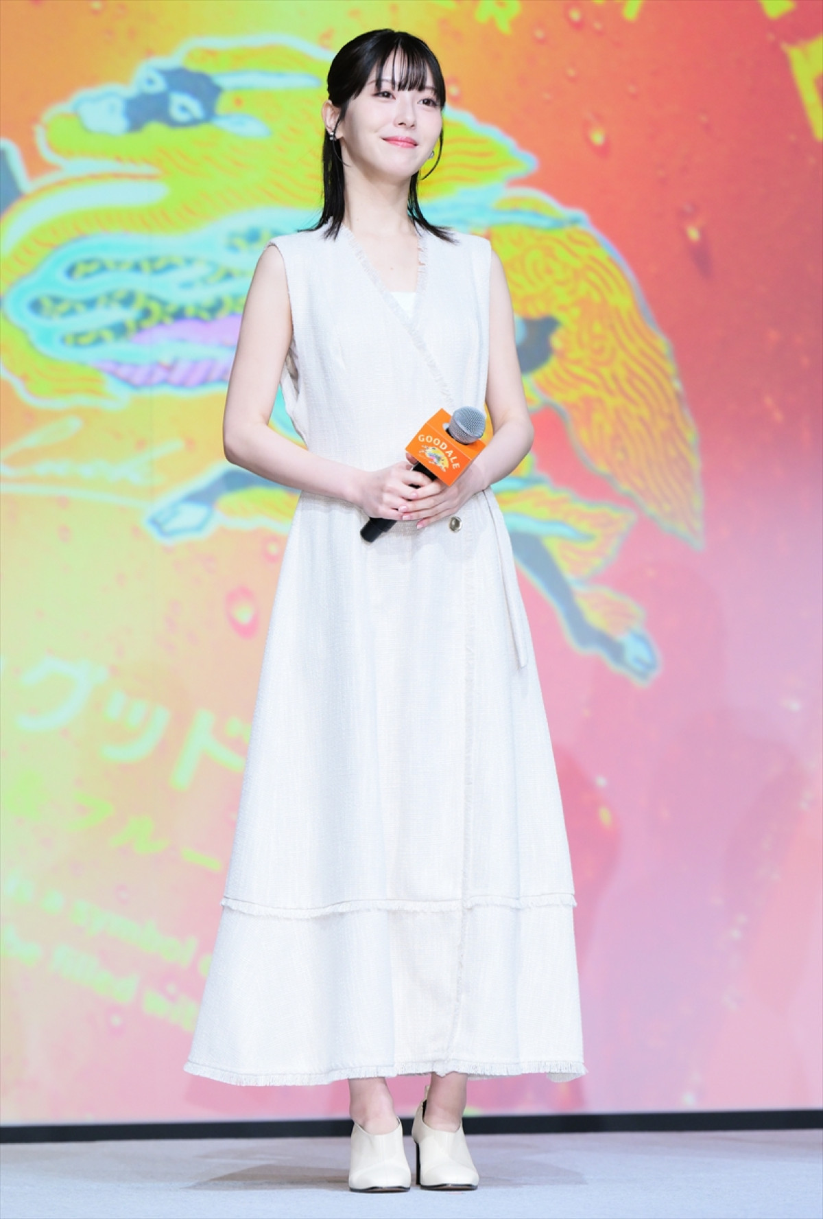 浜辺美波、酒類CM初出演に喜び　ビールの感想には鈴木亮平がいじり「シャンシャン!?」