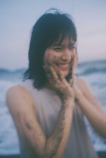橋本愛『20代ラスト写真集』より