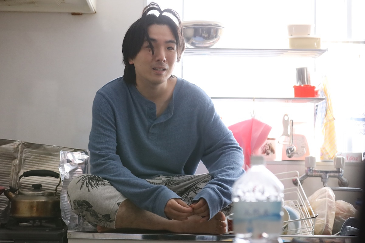 『良いこと悪いこと』第4話 “高木”間宮祥太朗、5人目の標的“羽立”森優作のアパートを訪ねる