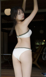 小森香乃の最新デジタル写真集『幻夏』より