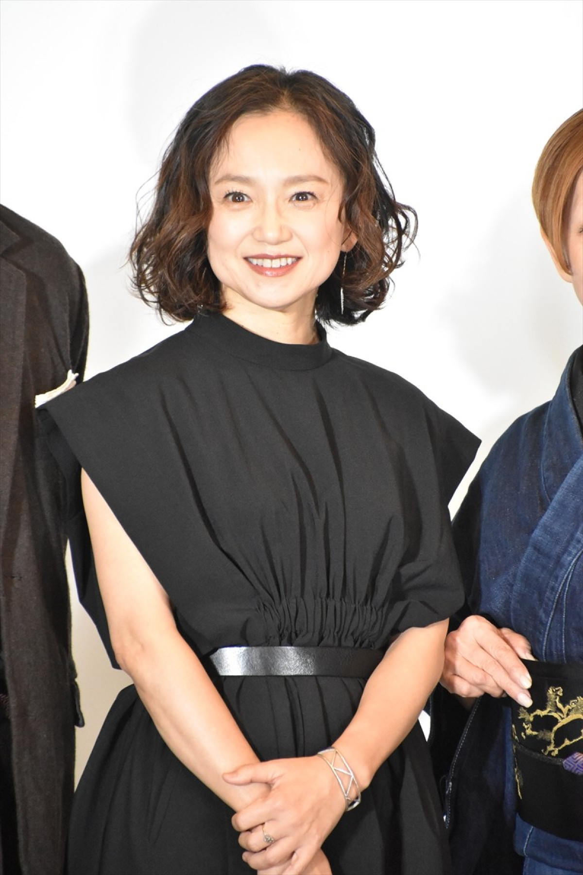 浜辺美波、目黒蓮の印象は「思っていた50倍以上は忙しそう」